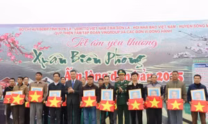 Ấm áp “Xuân Biên phòng ấm lòng dân bản” tại Chiềng Khương