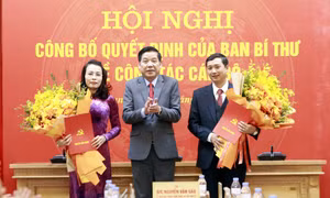 Công bố quyết định chuẩn y bà Nguyễn Thị Hương và ông Nguyễn Việt Oanh làm Phó Bí thư Tỉnh ủy Bắc Giang