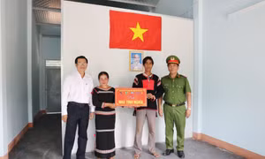 Lực lượng Công an nỗ lực để nhiều hộ nghèo có nhà mới đón Tết