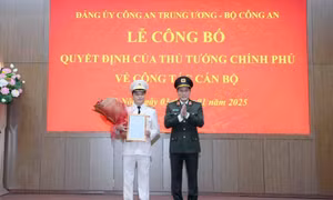 Trao quyết định bổ nhiệm Thiếu tướng Đặng Hồng Đức giữ chức vụ Thứ trưởng Bộ Công an