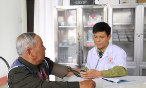 Những thầy thuốc quân hàm xanh vượt khó thực hiện mệnh lệnh từ trái tim ở A Lưới
