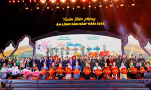 Chủ tịch nước Lương Cường dự chương trình “Xuân Biên phòng ấm lòng dân bản”