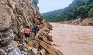 Nghệ An: Tình người trong lũ dữ
