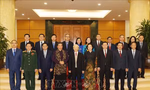 Tổng Bí thư Nguyễn Phú Trọng cùng các đồng chí lãnh đạo, nguyên lãnh đạo Đảng, Nhà nước chụp ảnh chung. Ảnh: Trí Dũng – TTXVN