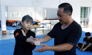  Hà Thị Bích Loan trong giờ tập luyện Pencak Silat. Ảnh: Nam Sương - TTXVN 