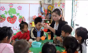 Giờ học của cô và trò trường mầm non A Lù (Bát Xát). Ảnh: Quốc Khánh - TTXVN