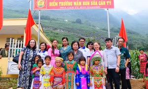 Khánh thành công trình nhà lớp học và trao học bổng Vừ A Dính cho học sinh tỉnh Hà Giang