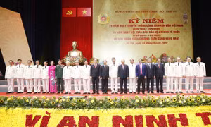 Thủ tướng Chính phủ Nguyễn Xuân Phúc dự Lễ kỷ niệm 75 năm Ngày truyền thống Công an nhân dân