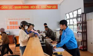 Tuổi trẻ hỗ trợ đồng bào vùng sâu tiếp cận chính quyền số