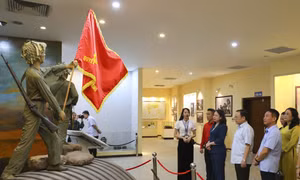 Quyền Chủ tịch nước Võ Thị Ánh Xuân thăm Bảo tàng Chiến thắng lịch sử Điện Biên Phủ. Ảnh: Xuân Tư – TTXVN