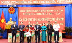 Ông Rah Lan Chung được bầu giữ chức Chủ tịch UBND tỉnh Gia Lai khoá XII, nhiệm kỳ 2021- 2026. Ảnh: Quang Thái - TTXVN