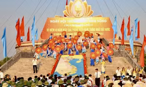 Lễ Thượng cờ “Thống nhất non sông” tại Đôi bờ Hiền Lương-Bến Hải