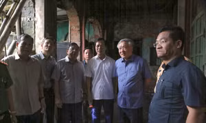 Phó Thủ tướng Thường trực Nguyễn Hòa Bình kiểm tra công tác khắc phục hậu quả bão số 3 tại Nam Định