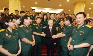 Tổng Bí thư Nguyễn Phú Trọng, Bí thư Quân ủy Trung ương với các đại biểu Đại hội Đoàn Thanh niên Cộng sản Hồ Chí Minh Quân đội lần thứ X. Ảnh: Trí Dũng-TTXVN