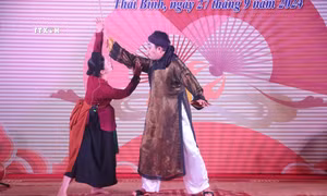 Trích đoạn "Lý trưởng mẹ Đốp" trong vở chèo "Quan âm Thị Kính" được trình diễn tại Hội thảo. Ảnh: Thu Hoài - TTXVN