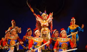 Một cảnh trong vở Đào Tam Xuân loạn trào do diễn viên Nhà hát Nghệ thuật truyền thống tỉnh Bình Định thể hiện. Ảnh: baobinhdinh.vn