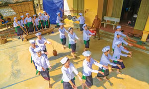Say lòng khúc hát điệu múa dân gian dân tộc Thổ