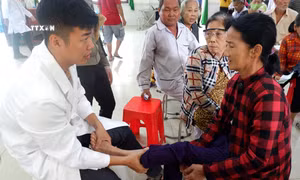 Khám bệnh, phát thuốc miễn phí cho người dân vùng biên giới Long An