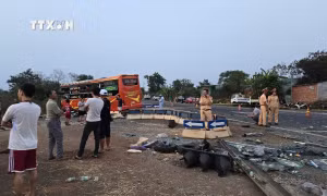 Gia Lai: Va chạm mạnh giữa hai ô tô khách, một người tử vong, 16 người bị thương