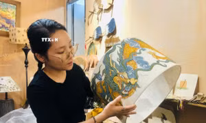 Cô gái trẻ Đoàn Thái Cúc Hương và hành trình sáng tạo sản phẩm từ giấy truyền thống