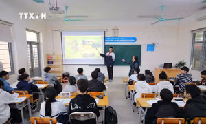 Những ngày này, công tác ôn luyện cho kỳ thi vào lớp 10 của thầy cô và học trò Trường THCS Nguyễn Trãi A (huyện Thường Tín) đang diễn ra tích cực và khẩn trương. Ảnh: Thanh Tùng - TTXVN