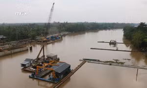 Công trình đưa vào vận hành sẽ bảo vệ hàng ngàn hecta sản xuất nông nghiệp ở huyện Kế Sách, Long Phú và huyện Châu Thành, tỉnh Sóc Trăng. Ảnh: Tuấn Phi-TTXVN