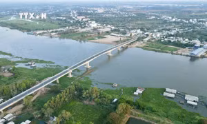 Cầu Châu Đốc bắc qua sông Hậu. Ảnh: Thanh Sang- TTXVN