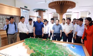 Các đại biểu tham quan Bảo tàng đa dạng sinh học cấp tỉnh Quảng Nam. Ảnh: Trần Tĩnh – TTXVN