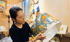 Cô gái trẻ Đoàn Thái Cúc Hương và hành trình sáng tạo sản phẩm từ giấy truyền thống