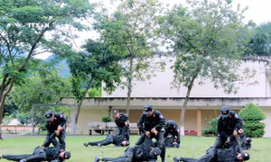 Lực lượng CSCĐ Sơn La tập luyện sẵn sàng chiến đấu. Ảnh: TTXVN phát