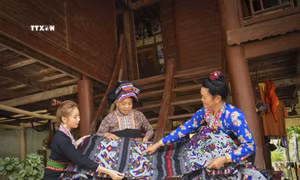 Những tấm vải thổ cẩm với họa tiết, hoa văn đặc trưng của cộng đồng dân tộc Lào ở Điện Biên. Ảnh: Xuân Tư – TTXVN