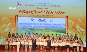 Ninh Bình trao thưởng gần 1,7 tỷ đồng cho học sinh, sinh viên, vận động viên đạt thành tích cao