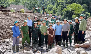 Phó Thủ tướng Trần Lưu Quang kiểm tra khắc phục hậu quả lũ quét tại xã Mường Pồn