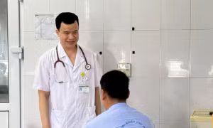 Bệnh viện Bệnh nhiệt đới Trung ương điều trị cho bệnh nhân. Ảnh: PV/Vietnam+