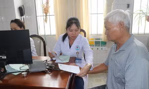 Tháo gỡ khó khăn, chăm lo sức khỏe tốt nhất cho người dân vùng sâu, vùng xa