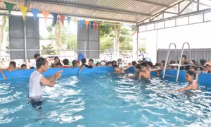 Mở lớp dạy bơi, phổ biến kiến thức phòng, chống đuối nước cho trẻ em