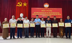Biểu dương cán bộ mặt trận và người có uy tín tiêu biểu