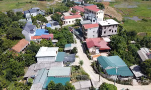 Xóm làng của bà con đồng bào dân tộc ở Hà Nội giờ không còn cảnh nhà cửa lụp xụp, không còn cảnh nước đọng đường lầy.