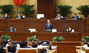 Bộ trưởng Bộ Thông tin và Truyền thông Nguyễn Mạnh Hùng trả lời chất vấn của các đại biểu Quốc hội về nhóm vấn đề thứ 2 thuộc lĩnh thông tin và truyền thông. Ảnh: TTXVN