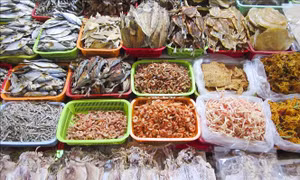 Đa dạng các mặt hàng hải sản khô được bán tại chợ Phan Rang, thành phố Phan Rang – Tháp Chàm. Ảnh: Nguyễn Thành – TTXVN