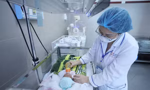 Thời tiết giao mùa, số bệnh nhi nhập viện tăng cao ở Lạng Sơn