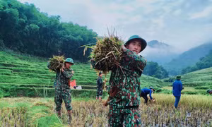 Ấm tình quân dân trên biên cương Mường Lát