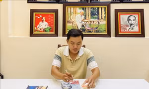 Độc đáo bộ tranh gạo “Bác Hồ kính yêu”
