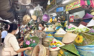 Chợ Đông Ba - điểm đến du lịch truyền thống hấp dẫn