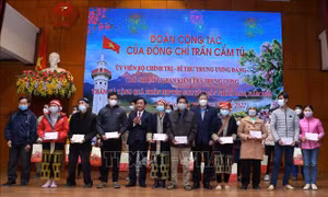 Chủ nhiệm Ủy ban Kiểm tra Trung ương Trần Cẩm Tú thăm, chúc Tết tại tỉnh Lào Cai