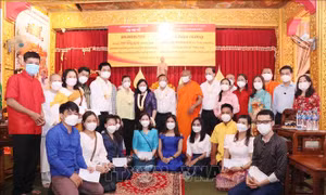 Trưởng Ban Dân vận Trung ương Bùi Thị Minh Hoài chúc Tết cổ truyền đồng bào Khmer tại Thành phố Hồ Chí Minh