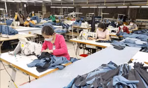 Đề xuất tăng lương tối thiểu vùng 6%