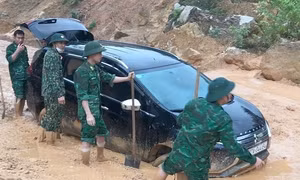 Điện Biên: Liên tiếp xảy ra sạt lở đất, đá, Quốc lộ 279 ách tắc cục bộ