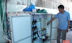 Anh Nguyễn Văn Tuyến giữ nghề sản xuất nước mắm Ba Làng truyền thống