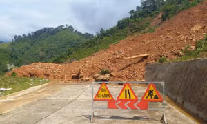 Quảng Trị khẩn trương khắc phục sạt lở trên đường Hồ Chí Minh nhánh Tây